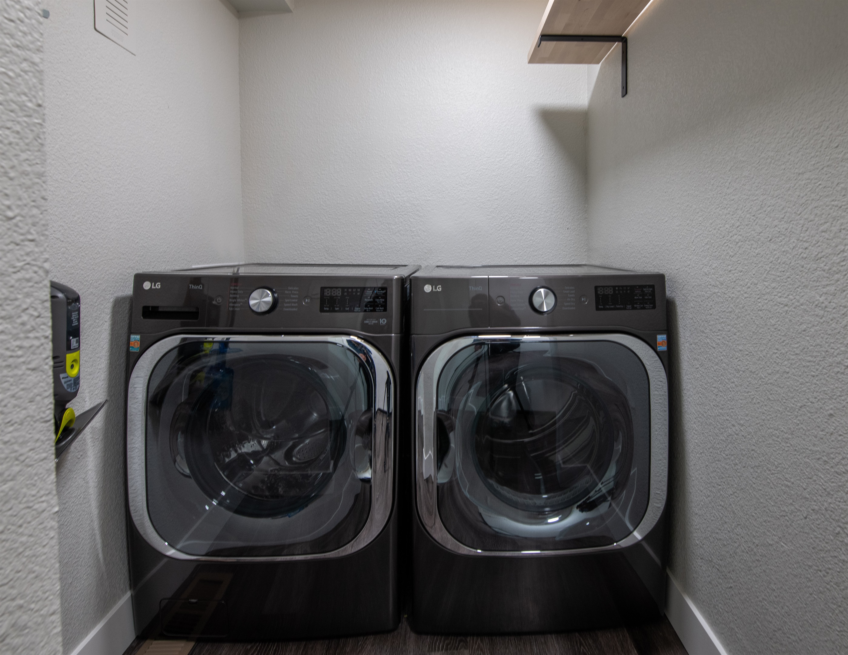 XL LG energy-efficient washer/dryer