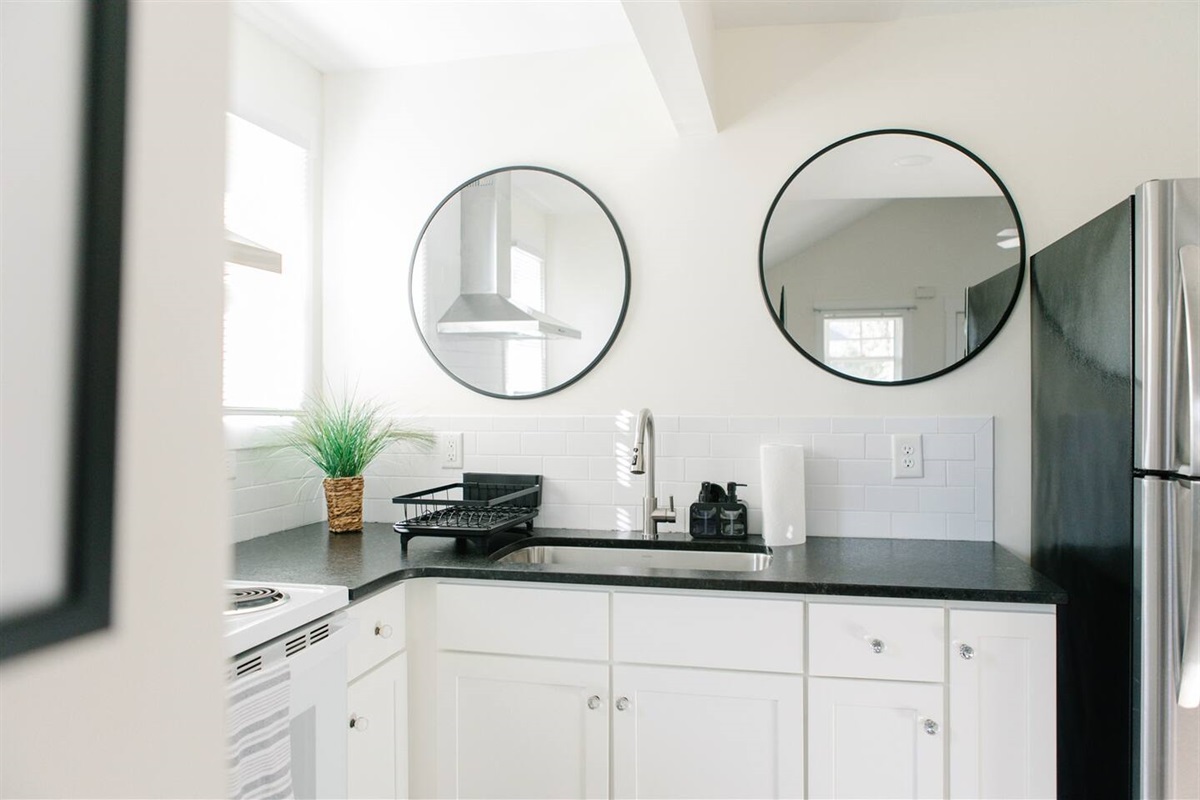 Kitchen (no dishwasher)