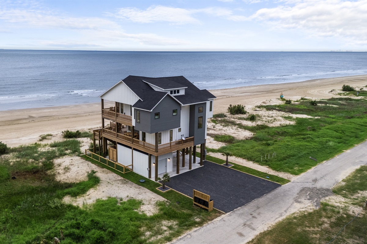 a603dd81f15f4969b40de8c097e6676a Large | Beachhouse | Texas | TX | Vacation Homes | Galveston | Crystal Beach | Kokomo | Breezy Days | Beachfront Elegance | Sunrise Serenity | Southern Sands Property Management, LLC