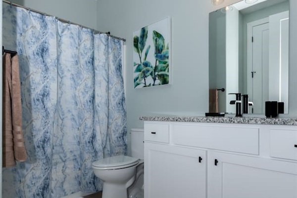 Bathroom 2 en suite with shower and sink