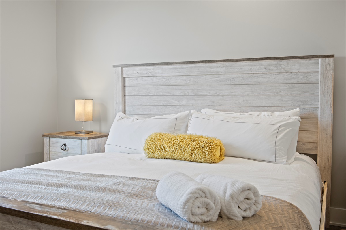 Wake up to peaceful water views in this elegant retreat with a flat-screen TV, stylish furnishings, and calming neutral tones. Ideal for a lakeside escape!