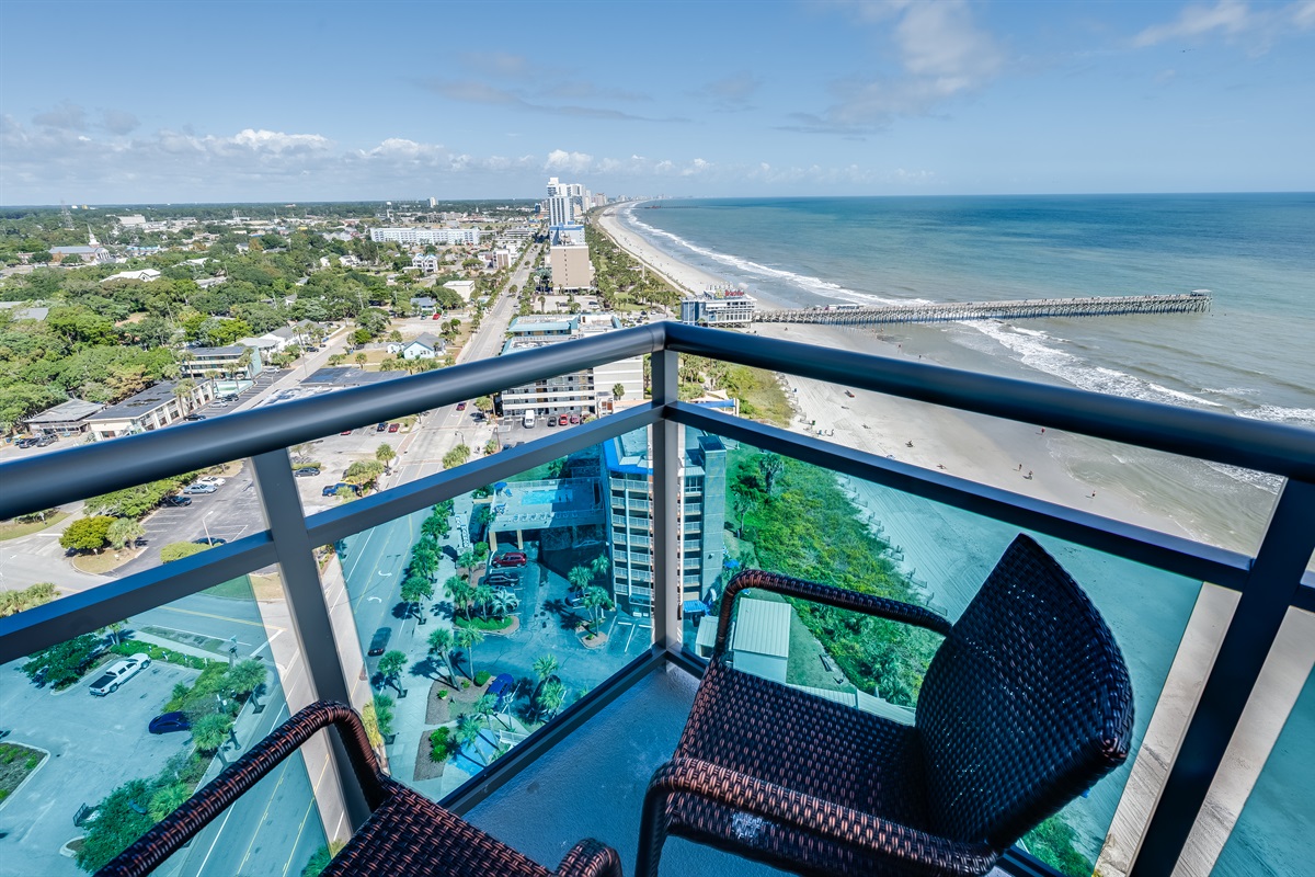 Balcony with Amazing Views of the Ocean🌊☀️