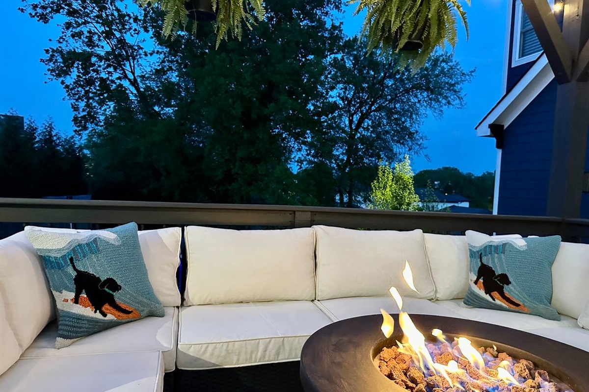 Seating for 6 around the gas fireplace on the patio! 