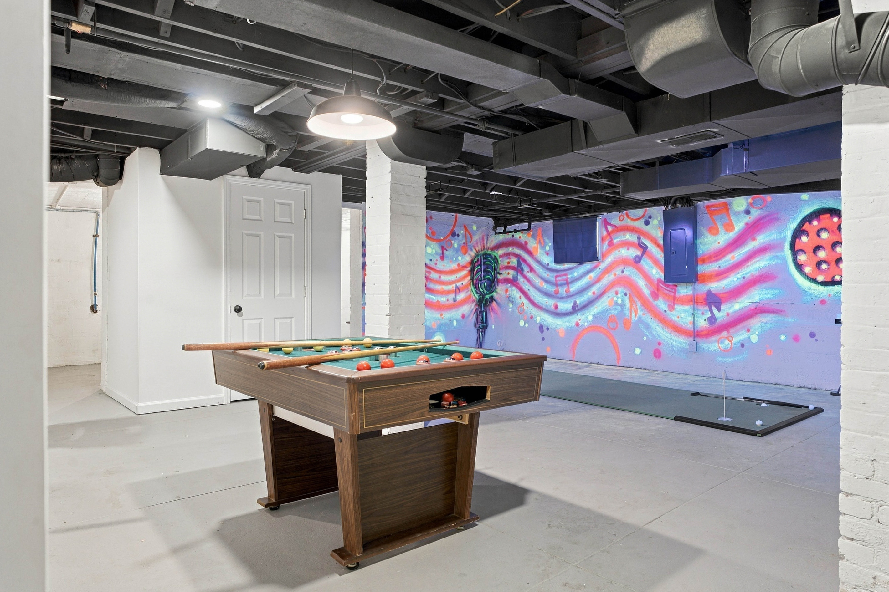 House 2 - Basement Game Room with glow golf, karaoke, bumper pool, speakeasy style lounge