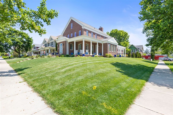 The Irish Grand | 4BR Home | 0.5 Mi to Campus | Sleeps 20, photo 32