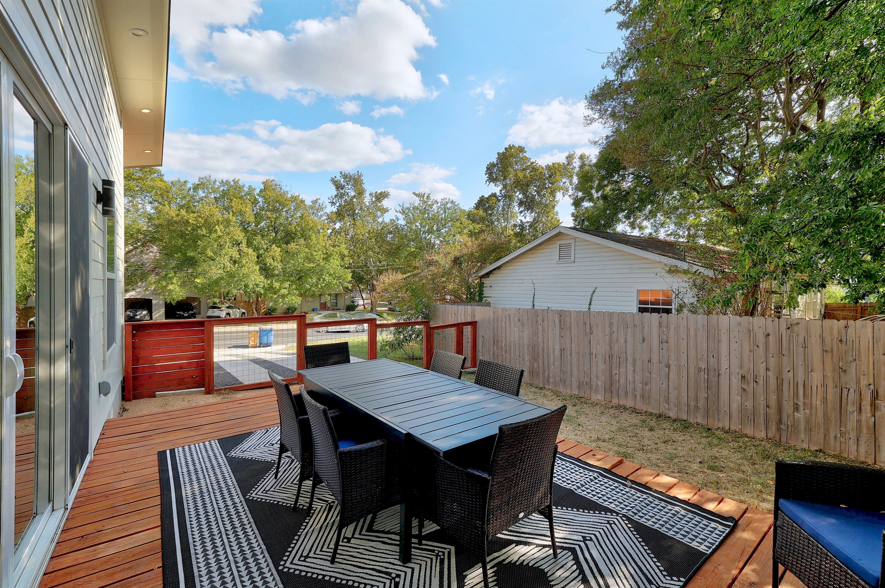 Fully fenced al-fresco dining