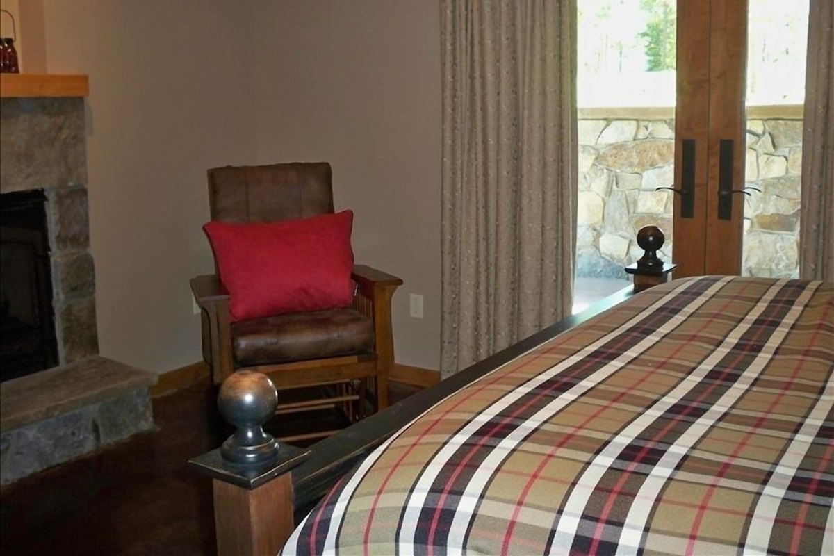 From the Kalispell Airport your room is only 15 minutes away.