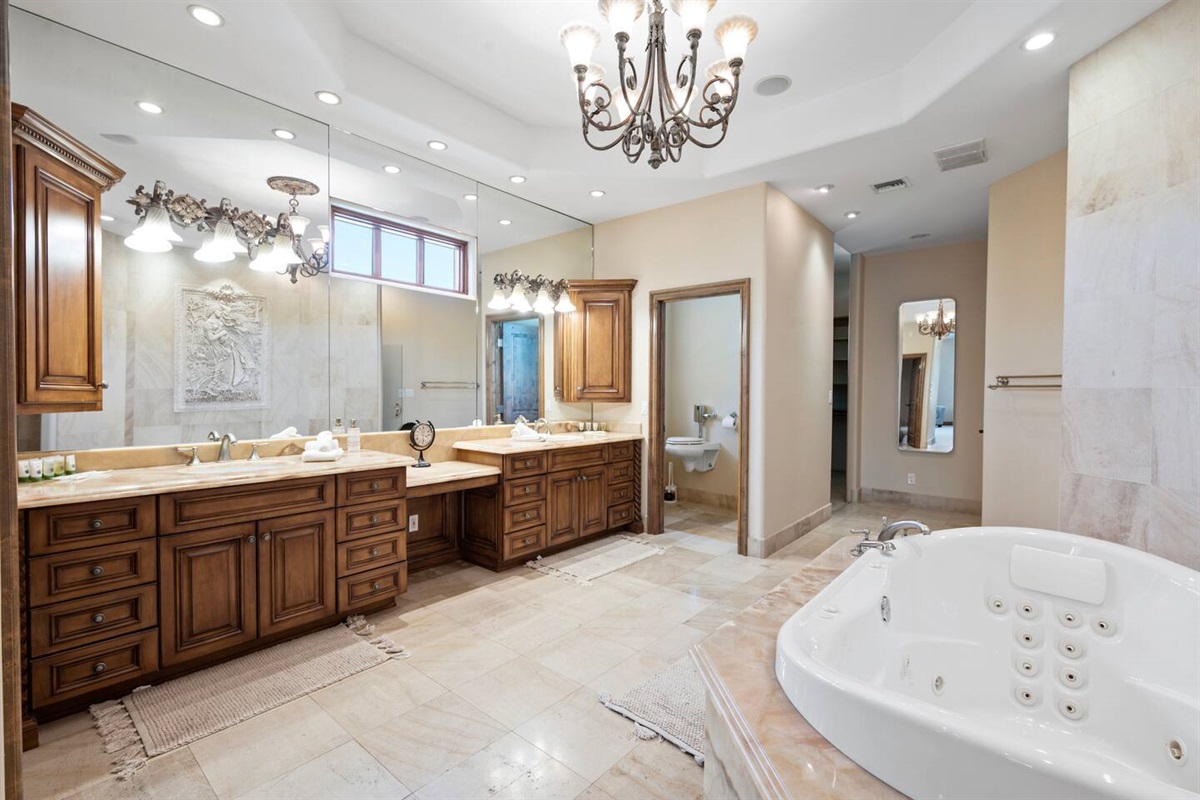 7BR+ Bonus Room Phoenician Mansion w/ Hot Tub&Pool-Heat Avail! — 7BR+Bonus Room Phoenician Estate • Heated Pool + Hot Tub, Phoenix, Arizona — photo 63