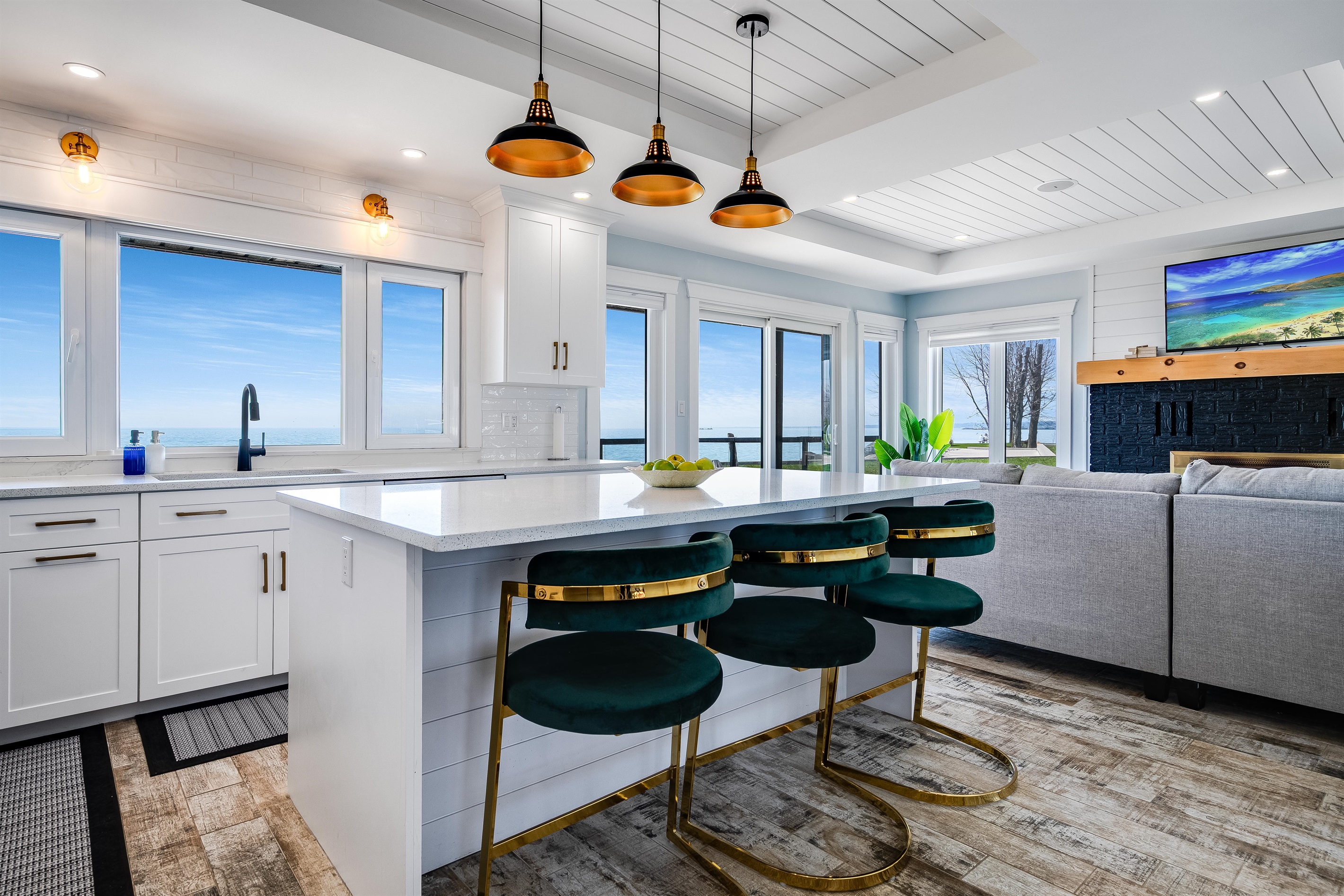 Seamless transition between dining and kitchen spaces