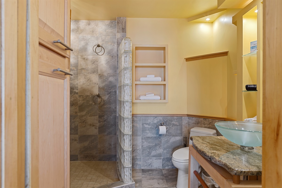 Bath linens provided