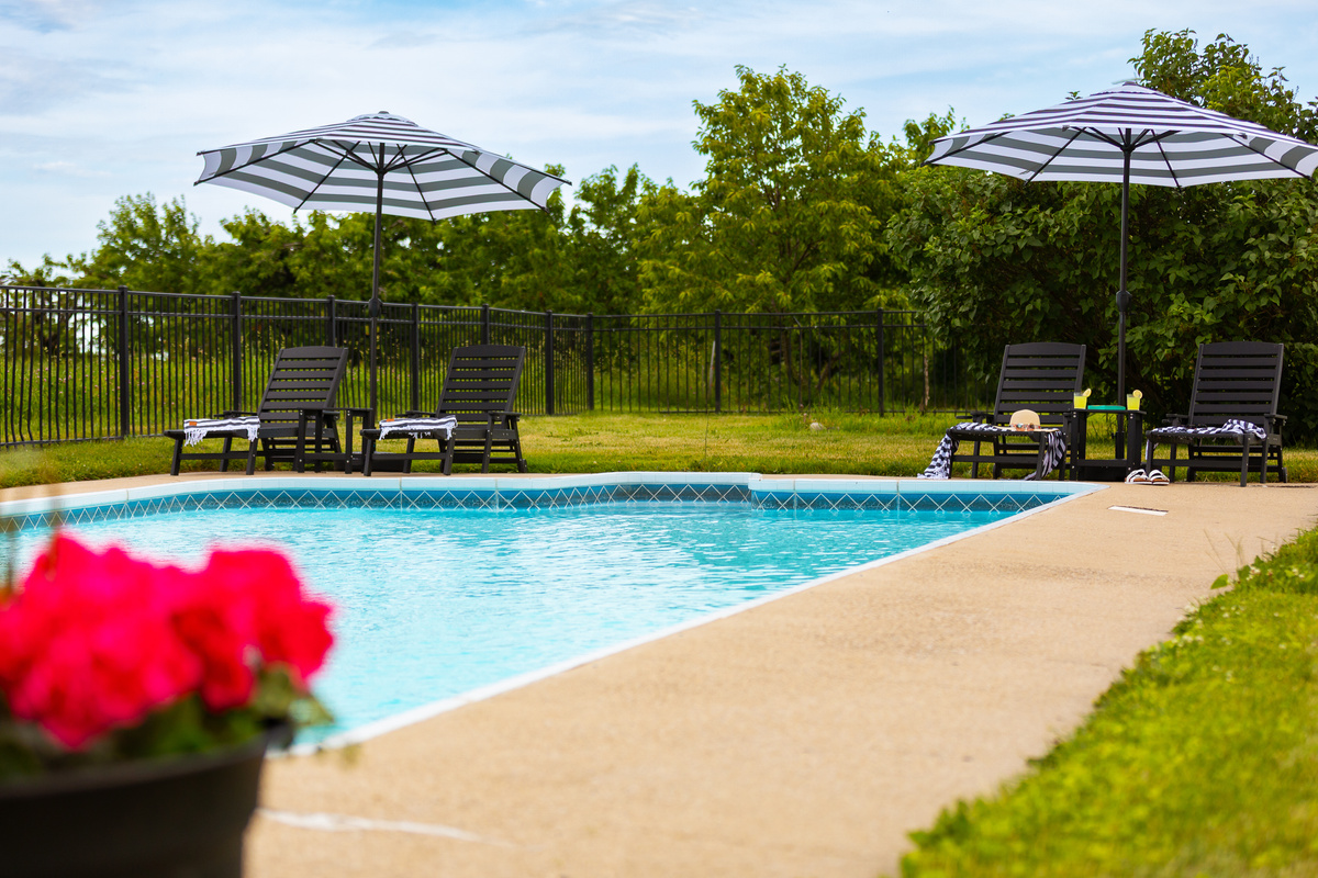 4 foot deep pool (open seasonally)