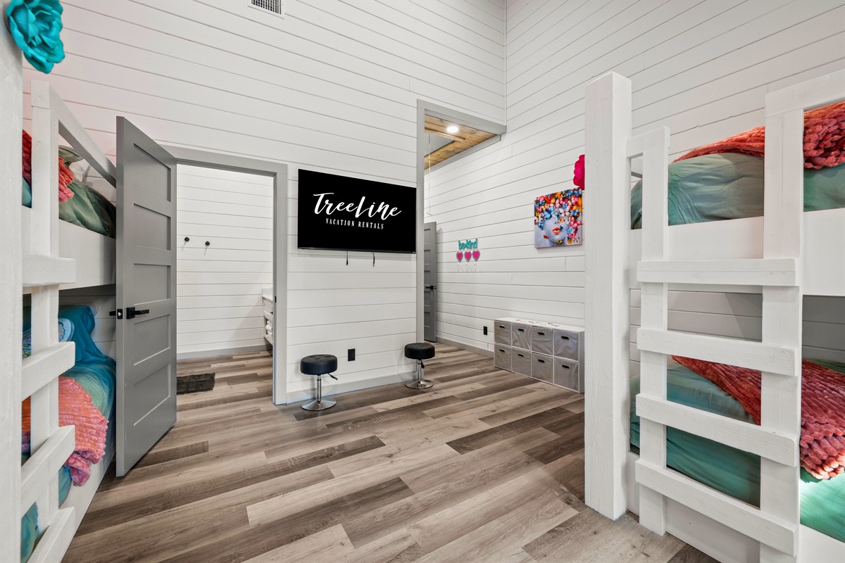 Designed for both comfort and fun, this cheerful bunkroom makes group getaways feel easy and unforgettable.
