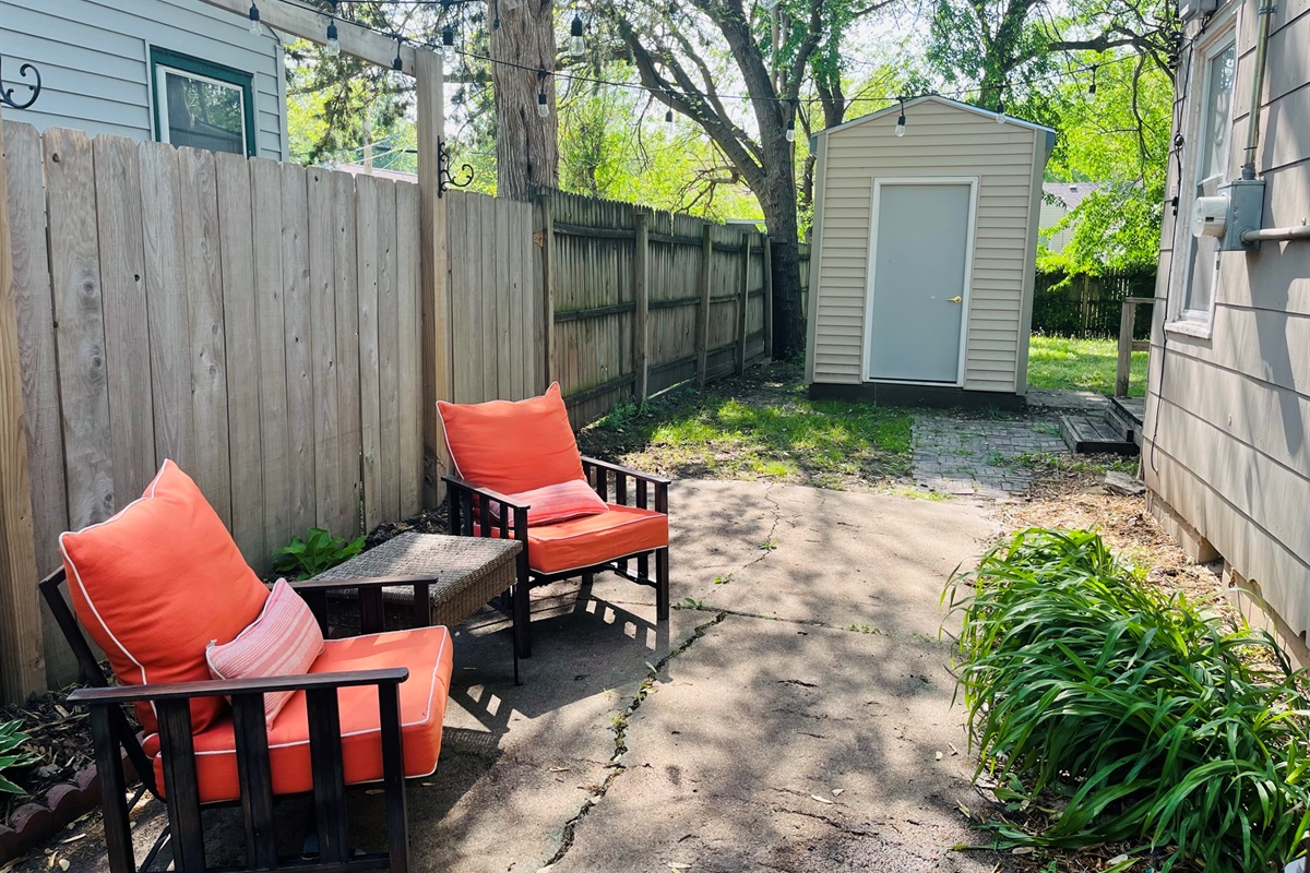 The best conversations happen here! Sit back and relax in the backyard.