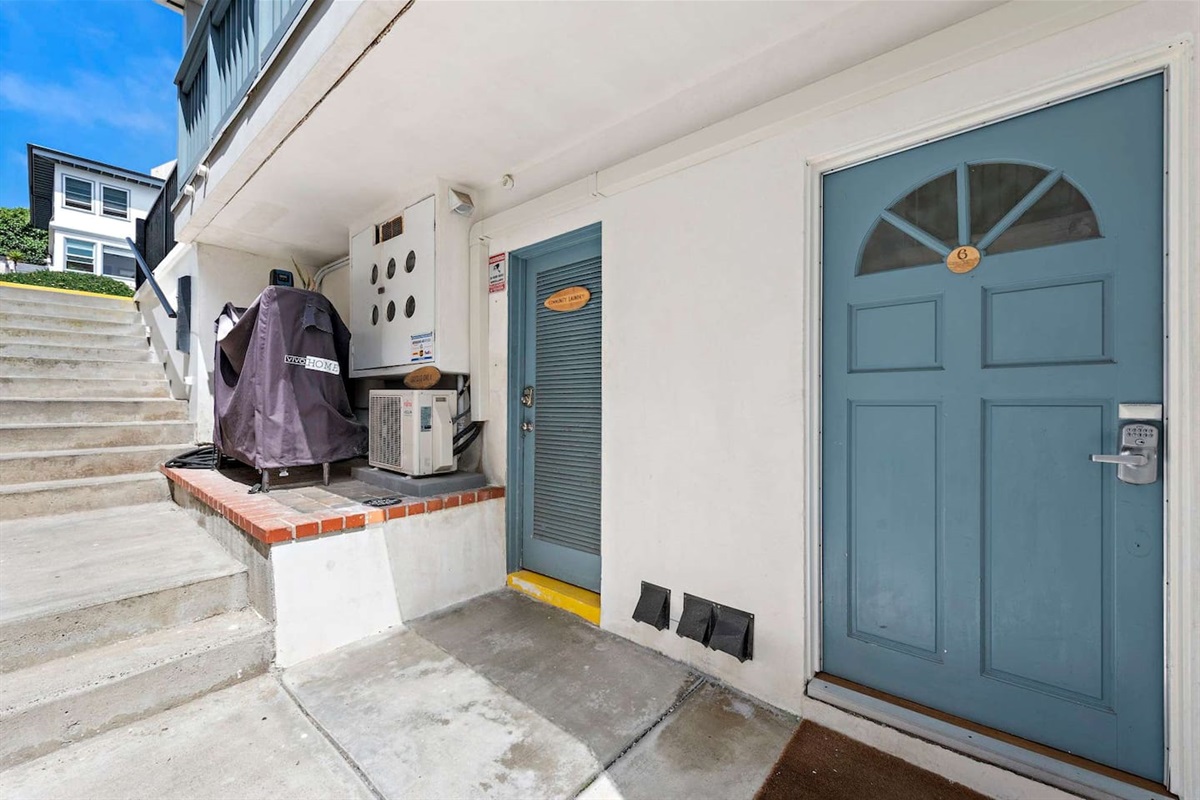 Private entrance just one flight of stairs up or down from street level.  Keypad lock for flexible late check-ins.  Close to guest laundry room too.