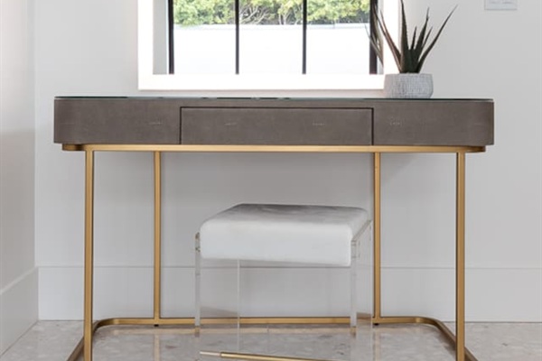 Master Bathroom Makeup Vanity