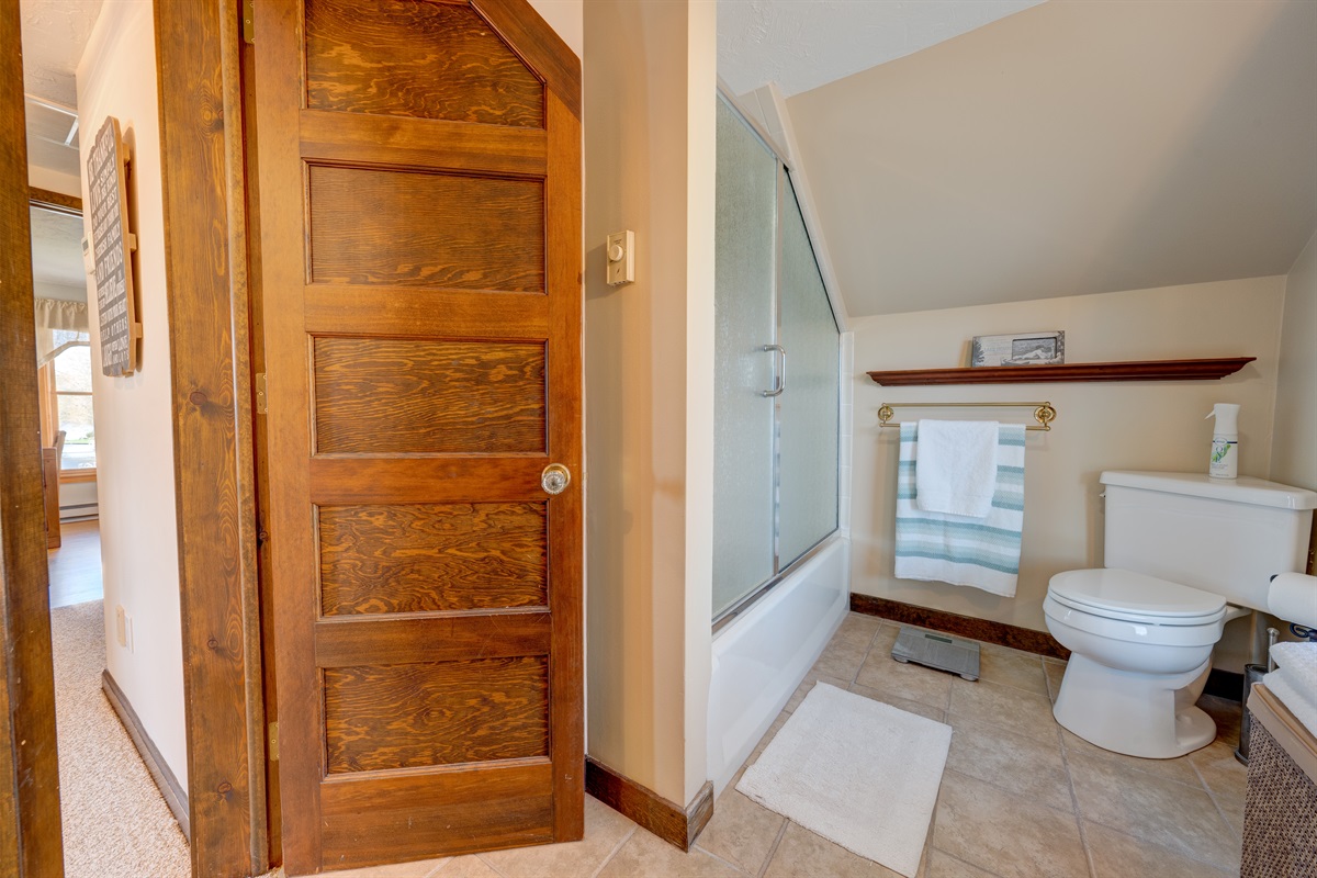 2nd Floor Bathroom