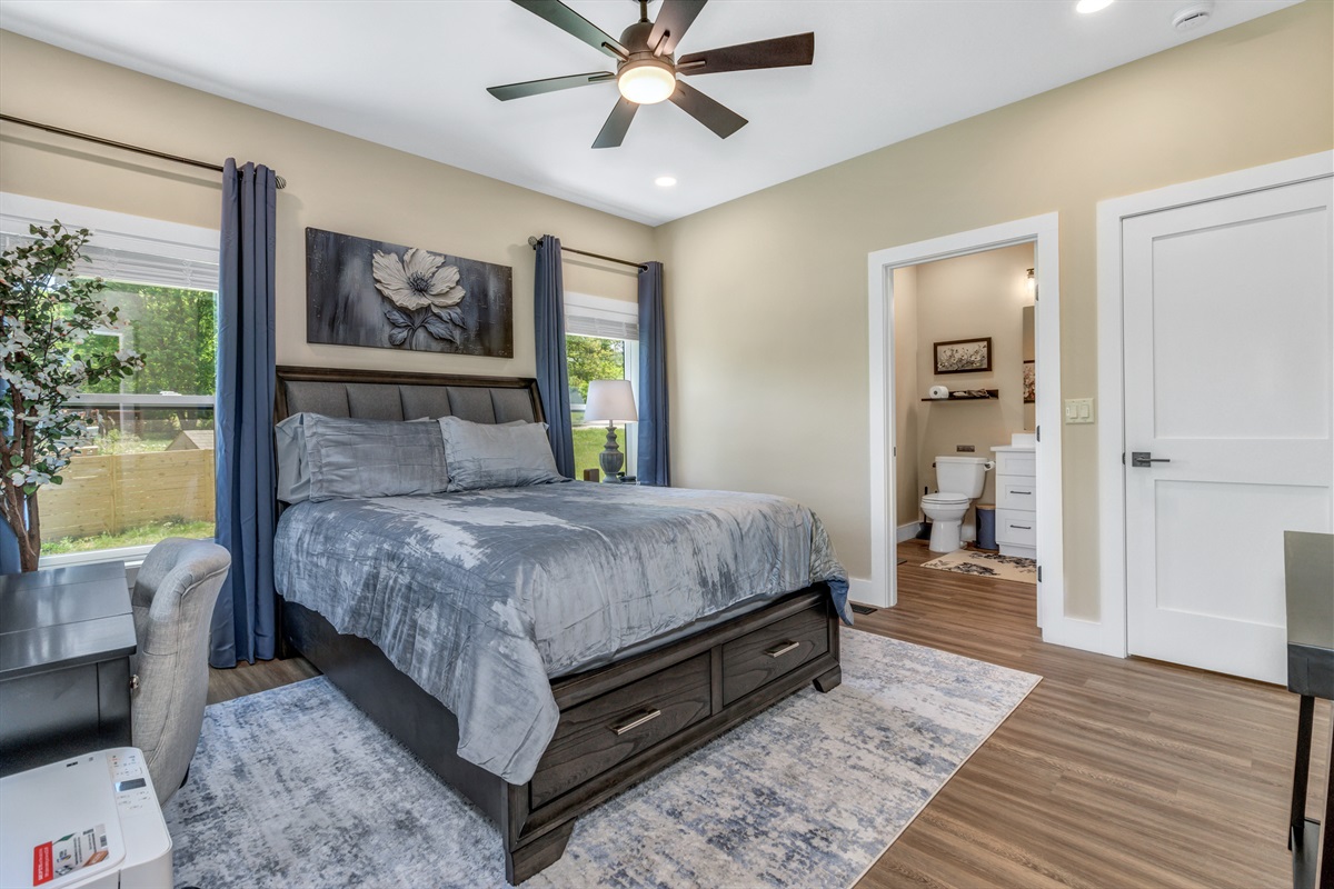 Primary - Queen with ensuite bathroom