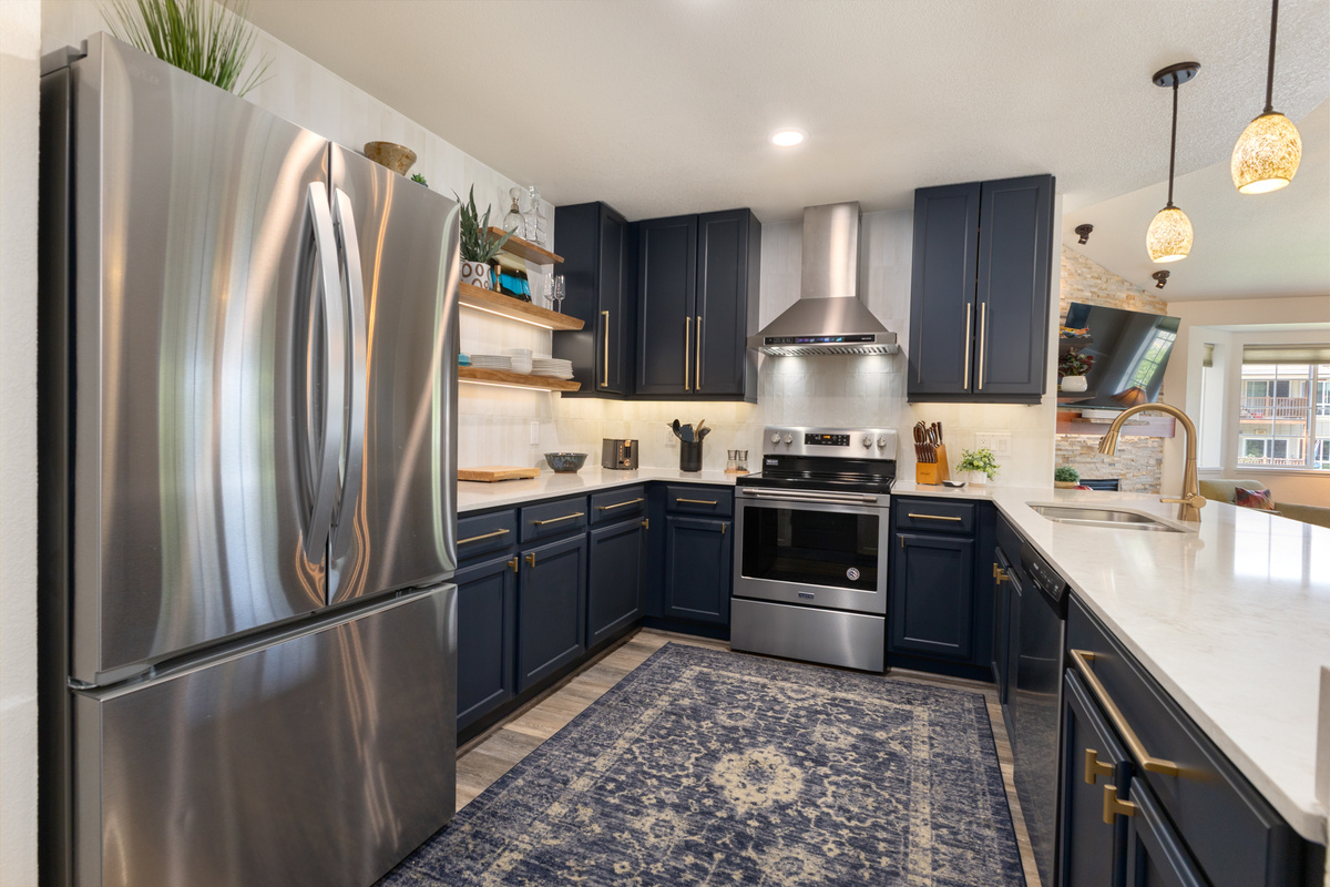 Equipped and Modern Kitchen | Refrigerator