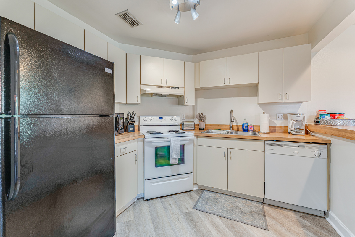 Fully equipped with modern appliances and essential cookware, the kitchen makes preparing meals easy&mdash;whether you're brewing your morning coffee or cooking a fresh seafood dinner.
