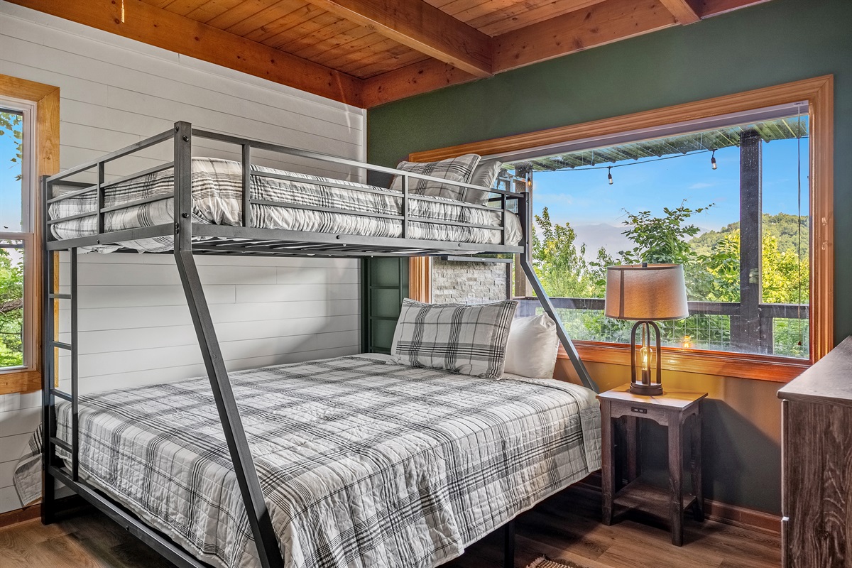 Bunk space w/ King + Full XL