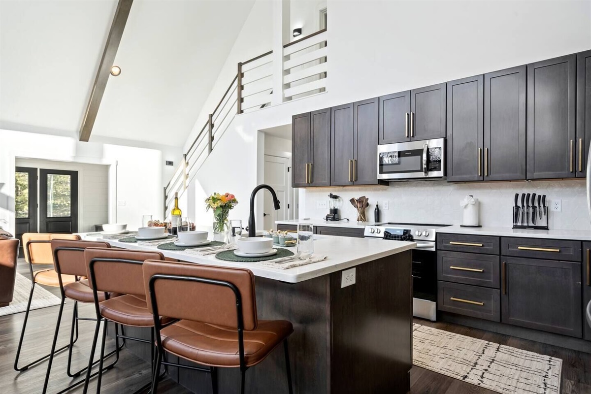 Organized and efficient! This kitchen is designed for both beauty and function.