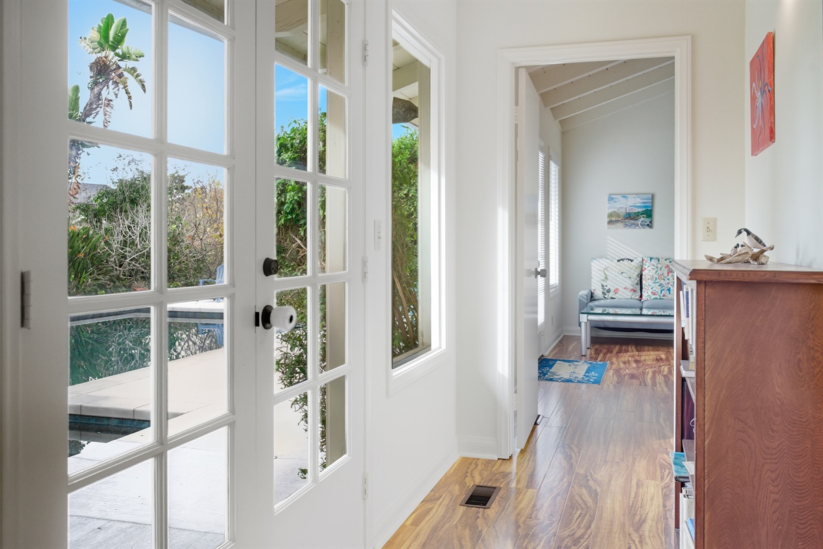 Hallway to the Blue Room and Green Room