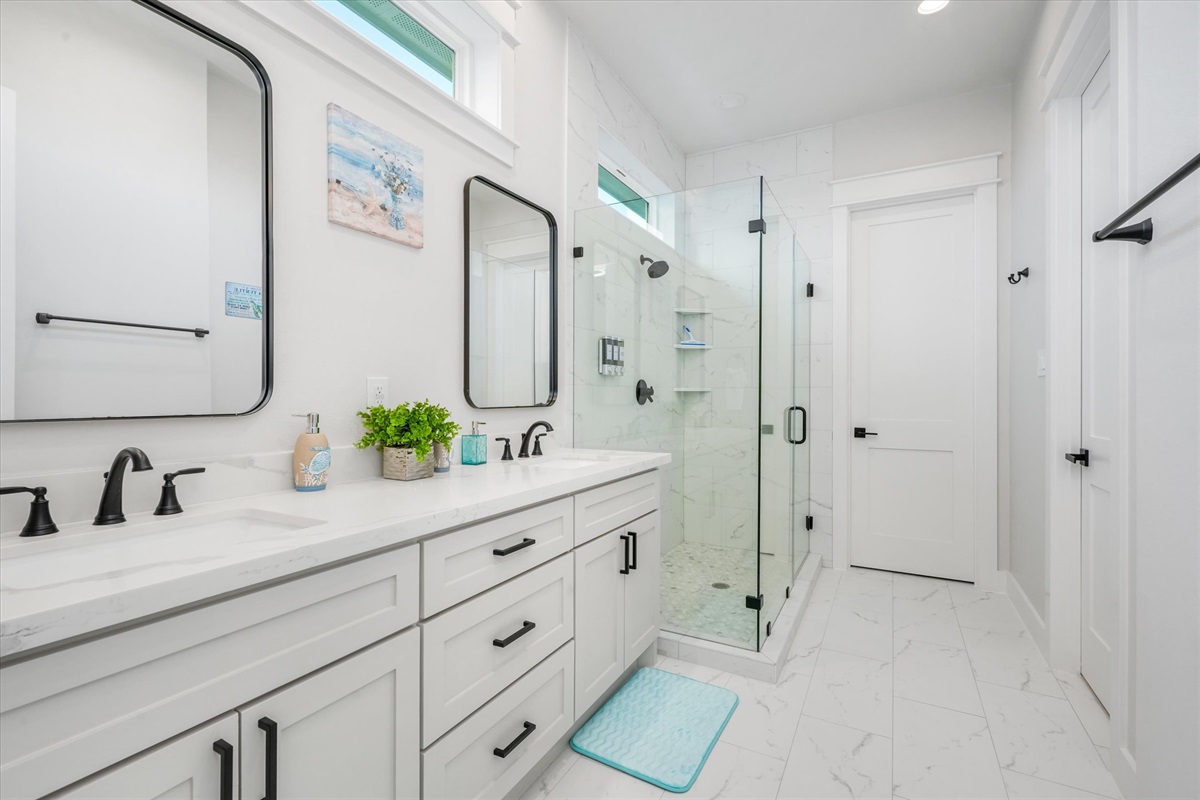 a684b43386c14a62bb16964cc394abe9 Large | Beachhouse | Texas | TX | Vacation Homes | Galveston | Crystal Beach | Kokomo | Breezy Days | Beachfront Elegance | Sunrise Serenity | Southern Sands Property Management, LLC