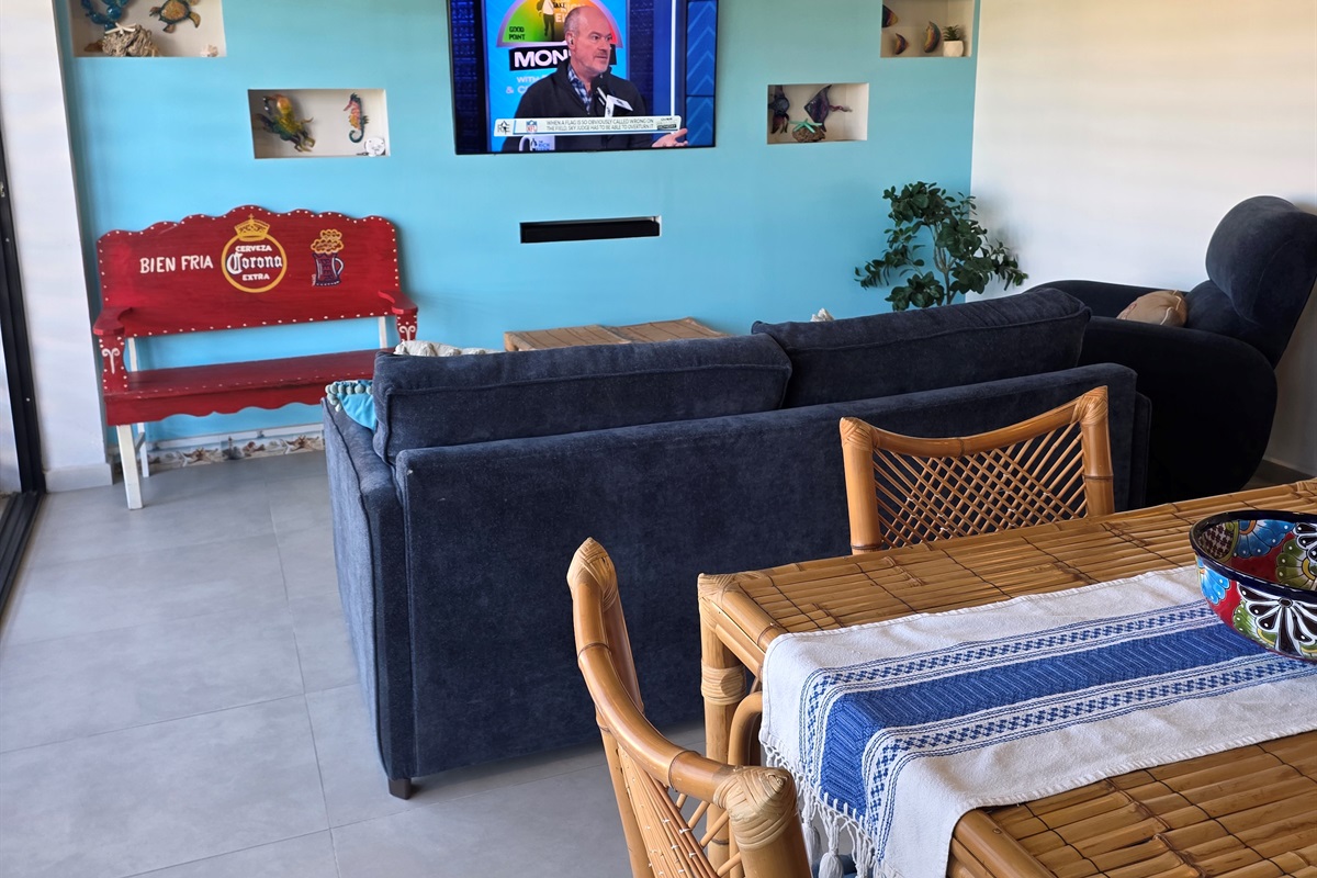 Living Room/ Dining Area