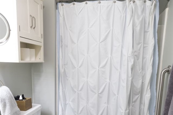 Bright, clean bathroom space.