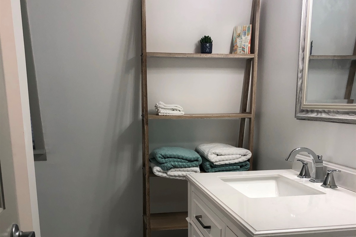 Pool House bathroom