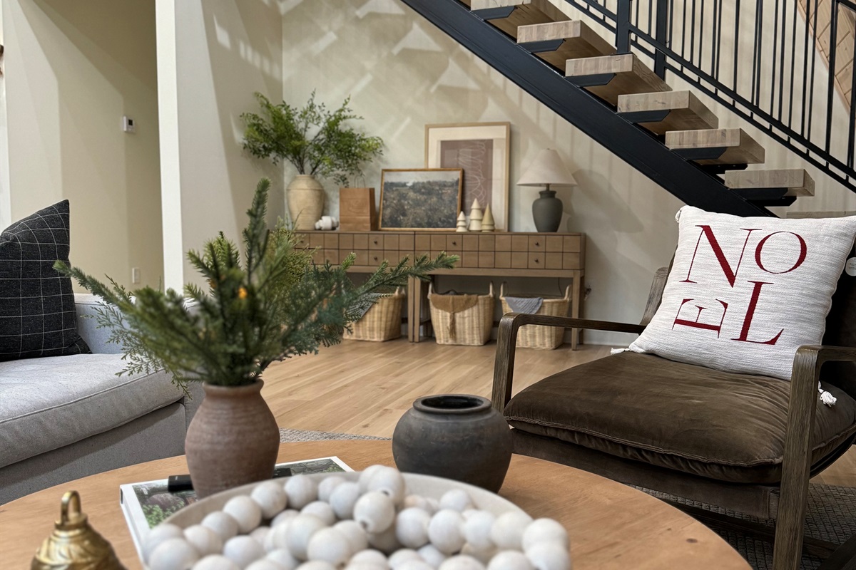 Inviting living space with warm holiday touches — your stylish Hochatown cabin retreat for cozy nights and relaxed mornings