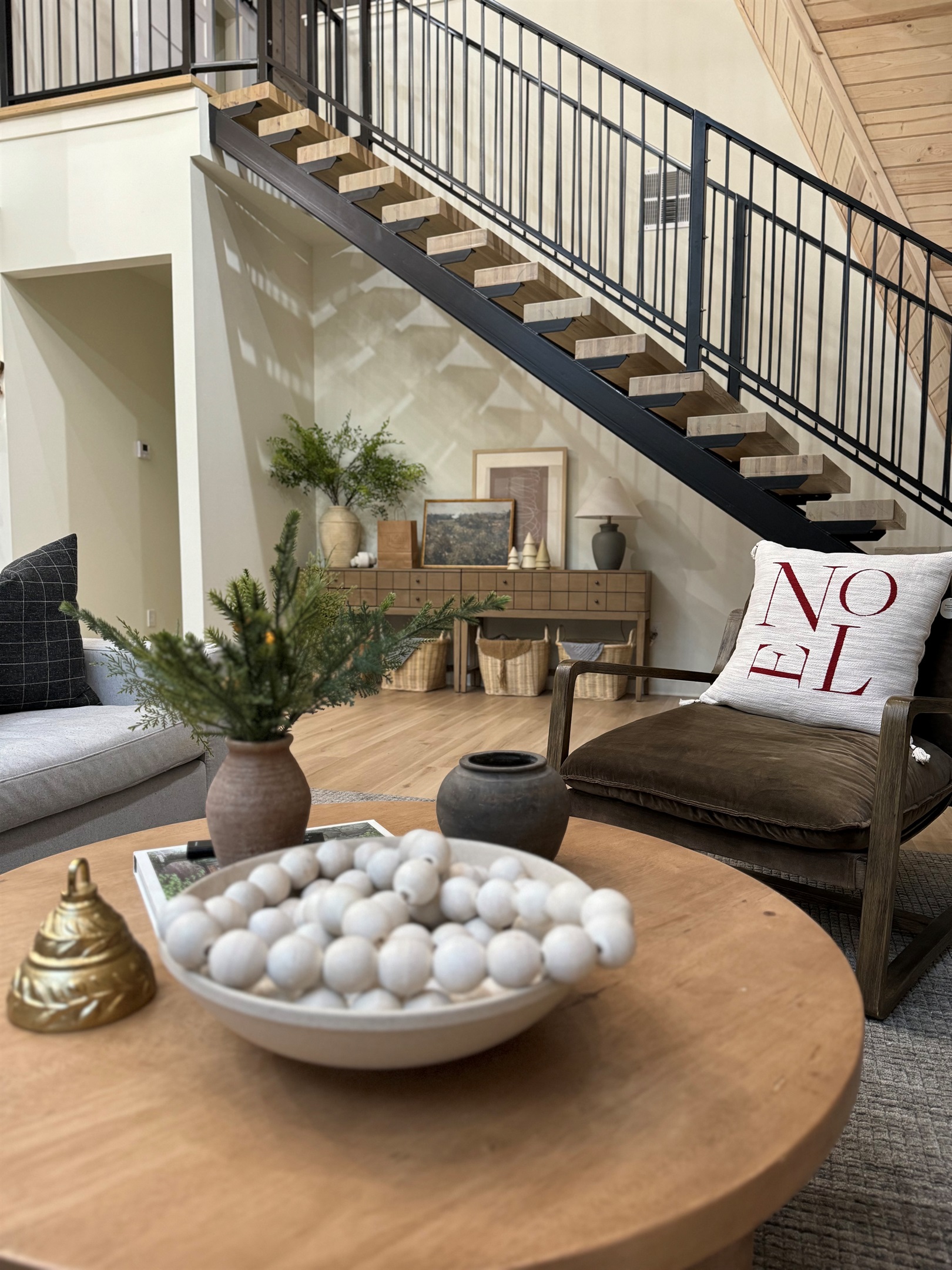 Inviting living space with warm holiday touches — your stylish Hochatown cabin retreat for cozy nights and relaxed mornings