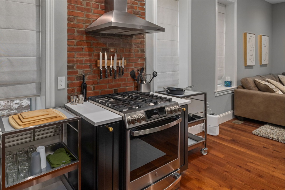 This well-equipped chef's kitchen should provide just about anything you'd need for your meal prep needs.