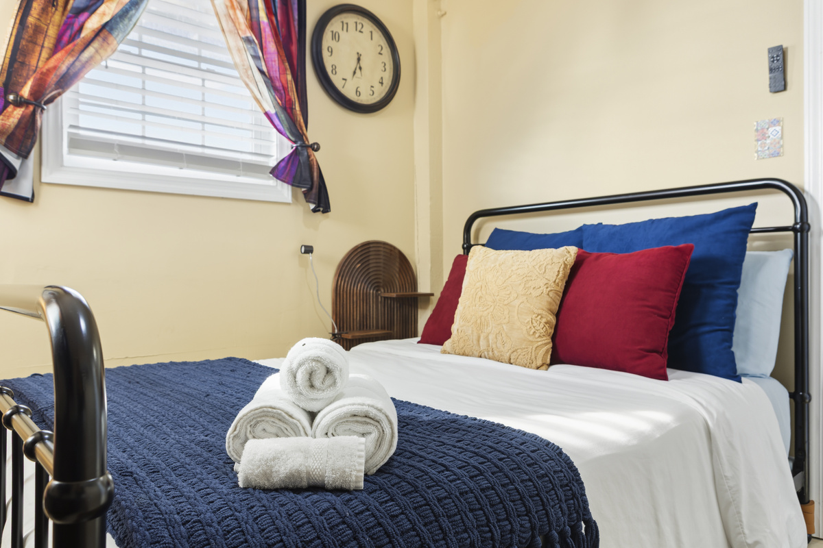 Bed & bath linens provided
