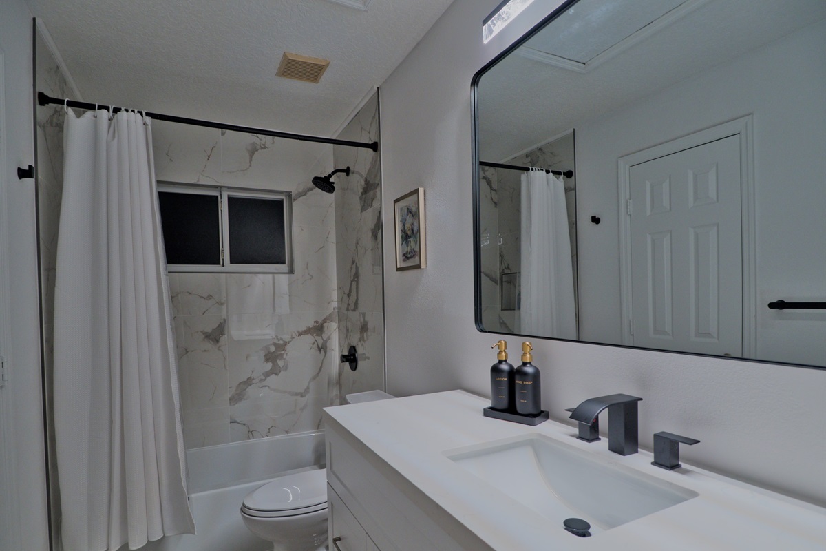 2nd floor bathroom with shower/tub.