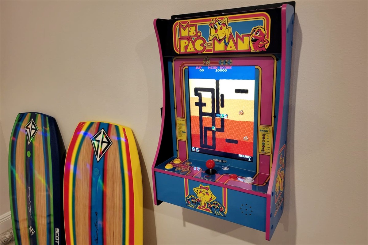 Fun for all in the Garage Game Room! Arcade with 10 different games!