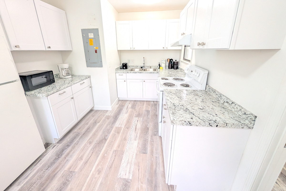 Full kitchen