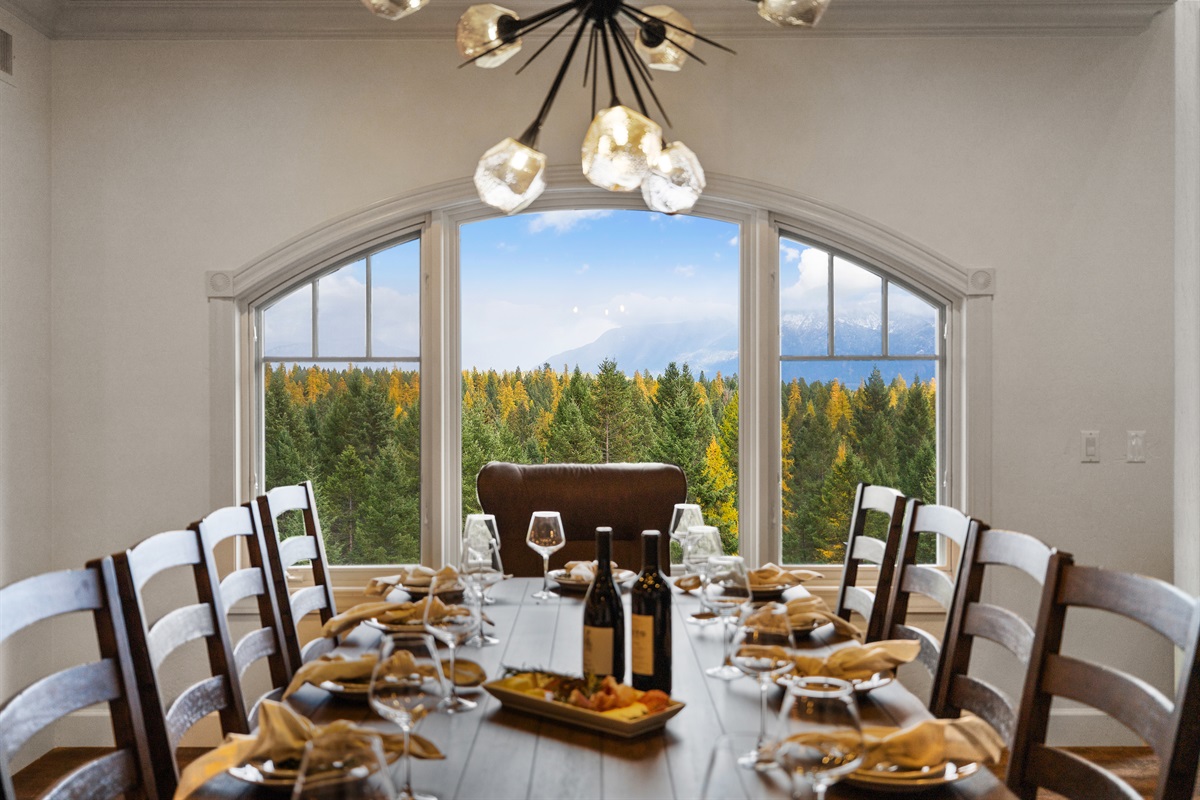 Every meal feels special with this backdrop.