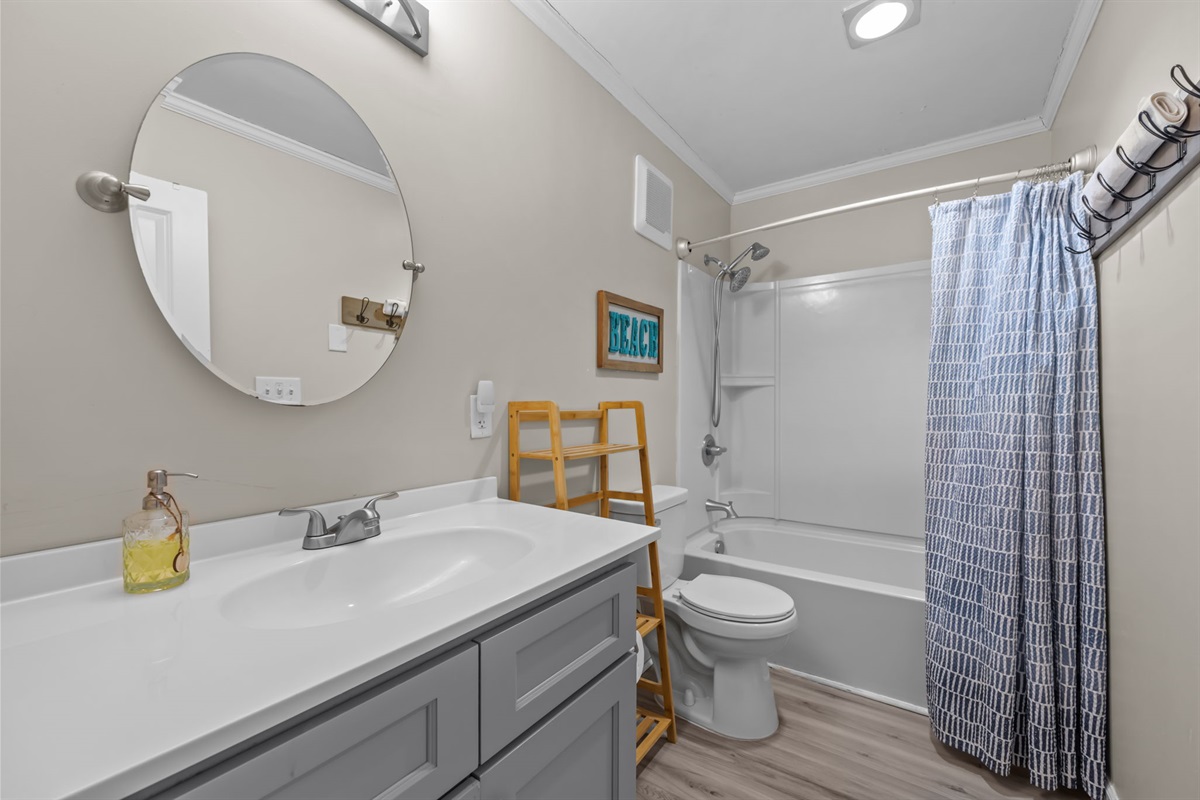 Spacious full bathroom with plenty of towel hooks!