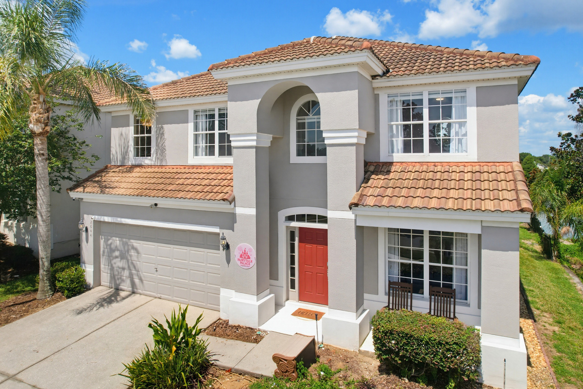 Beautiful 6 bedroom oasis