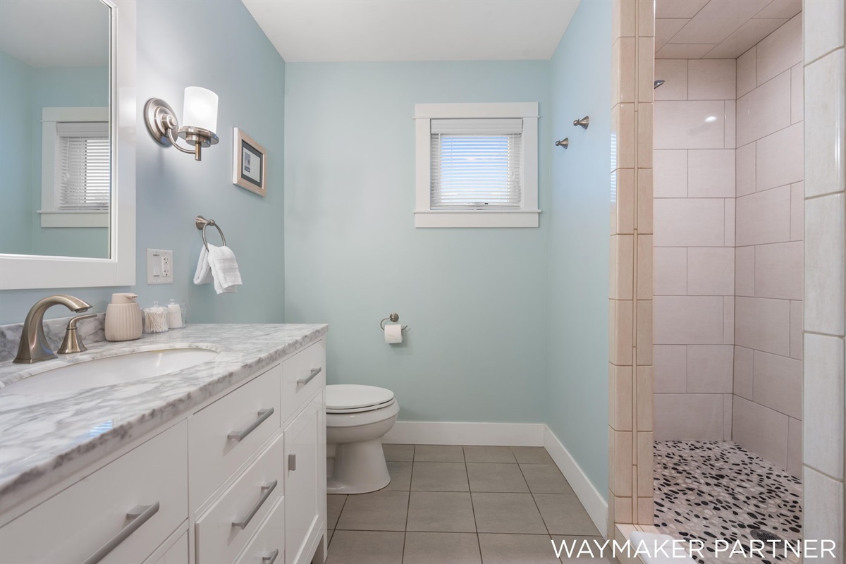 En suite bathroom #1