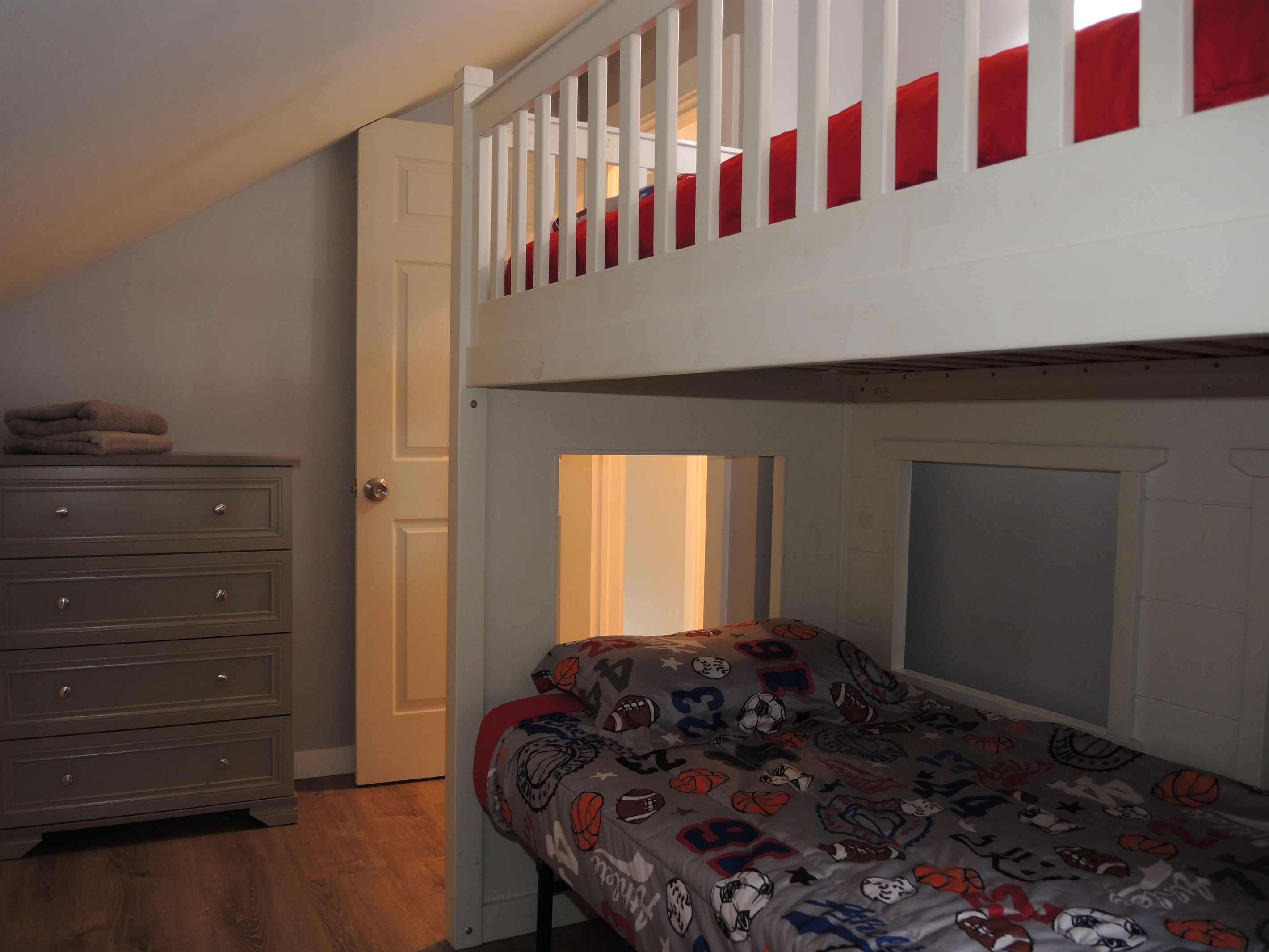 2nd floor twin bunk beds