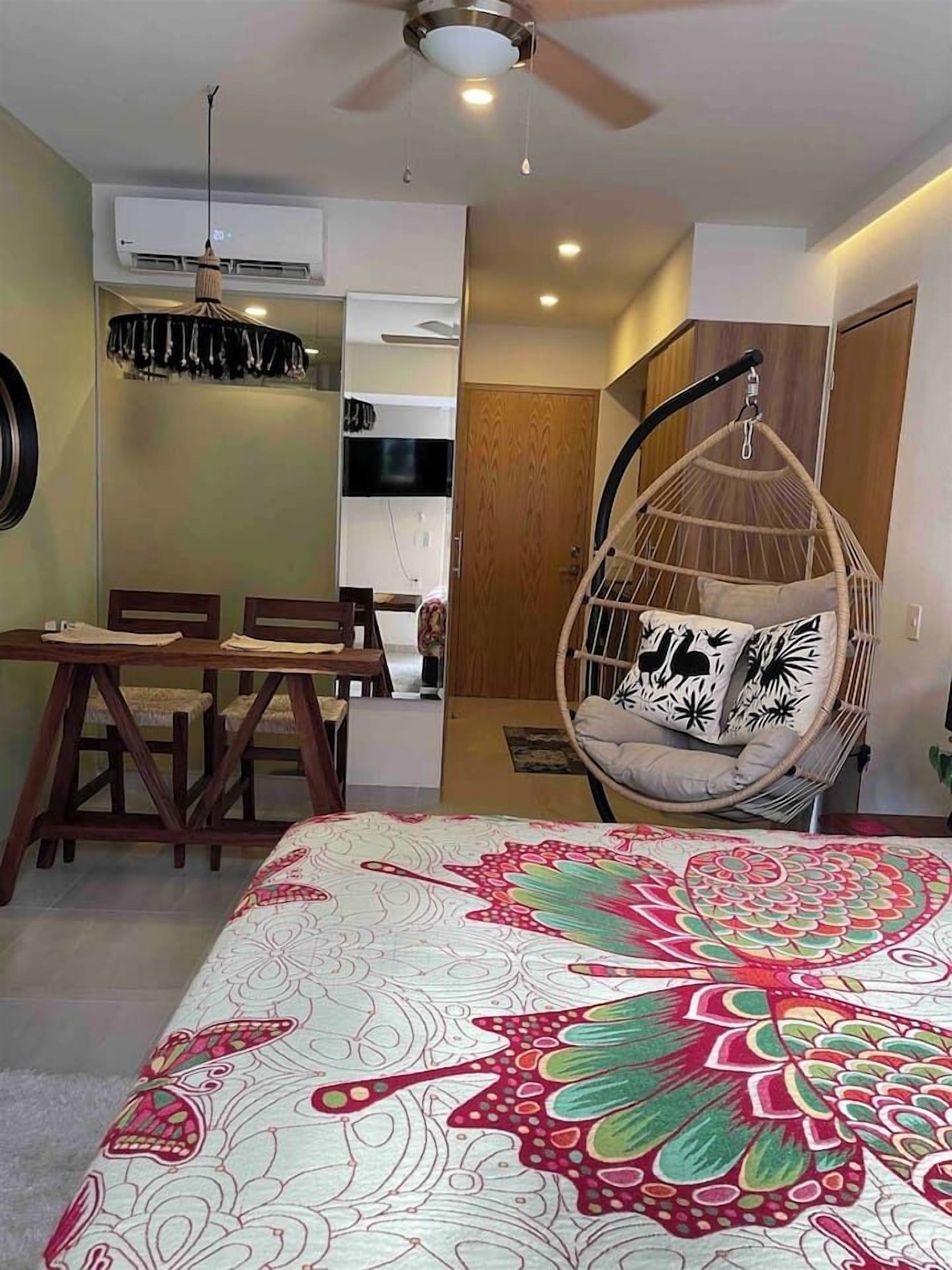 small studio with. queen size bed. there is a hanging basket chair so may be a little tight. if your ok with the layout you will have fun and relax for a short stay 322