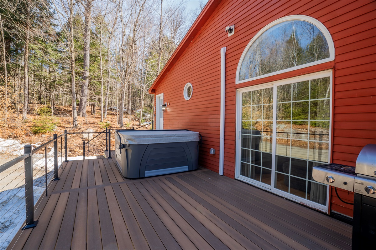 Start your morning with a soak and a view, or end your night with a glass of wine in the steam.