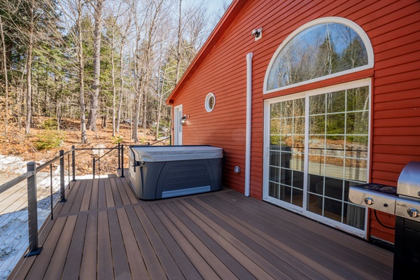 Start your morning with a soak and a view, or end your night with a glass of wine in the steam.