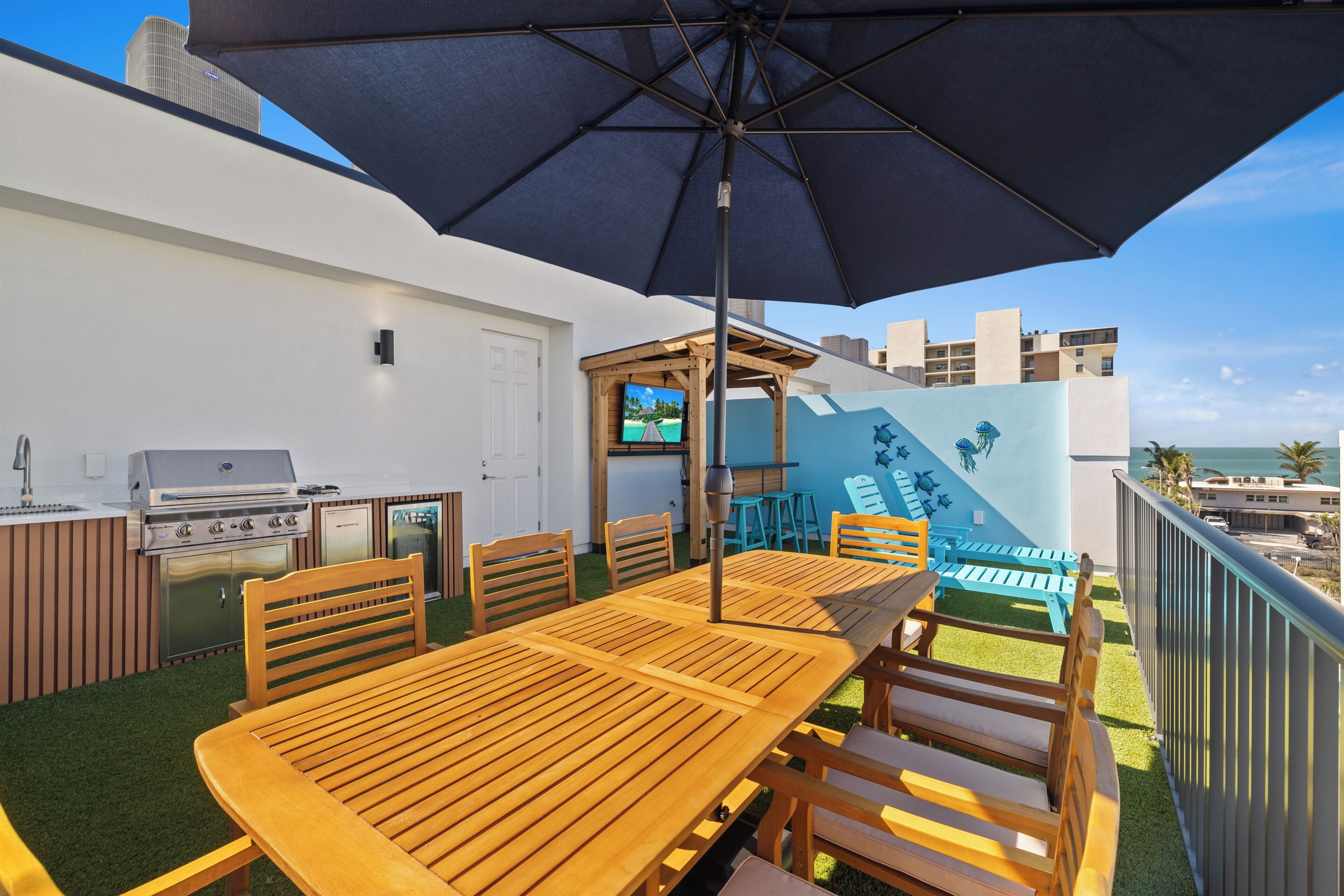 Private sunroof Deck W/ Views of the Gulf & Bay (Updated w/ Rooftop Games!)