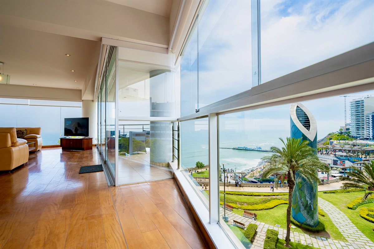 View from the living room to the Malecón and the Pacific Ocean — a postcard-perfect moment every day.  /   Vista desde la sala al Malecón y al Océano Pacífico: un momento de postal perfecto cada día.