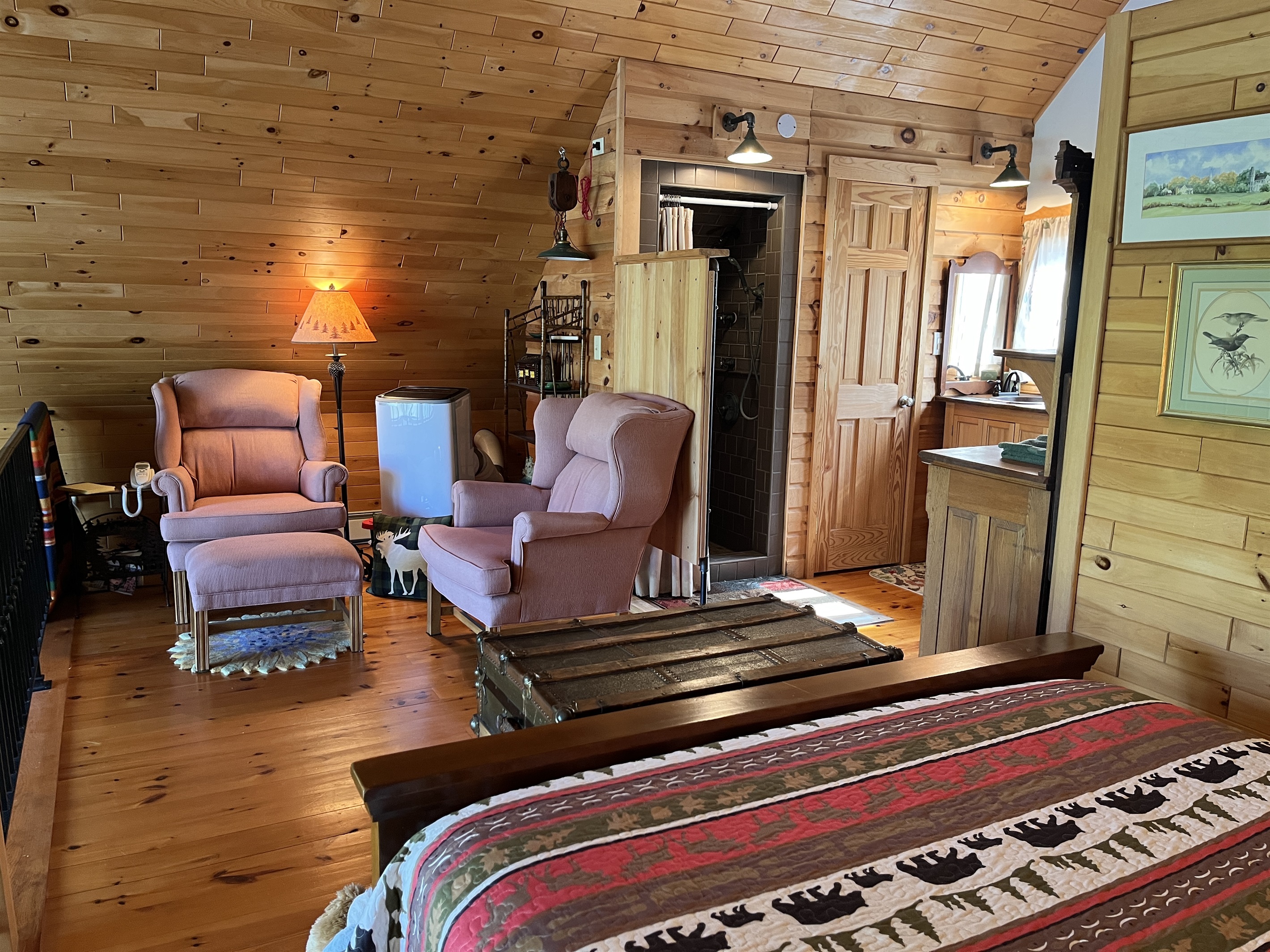 2nd floor sleeping loft w/ Queen and bathroom