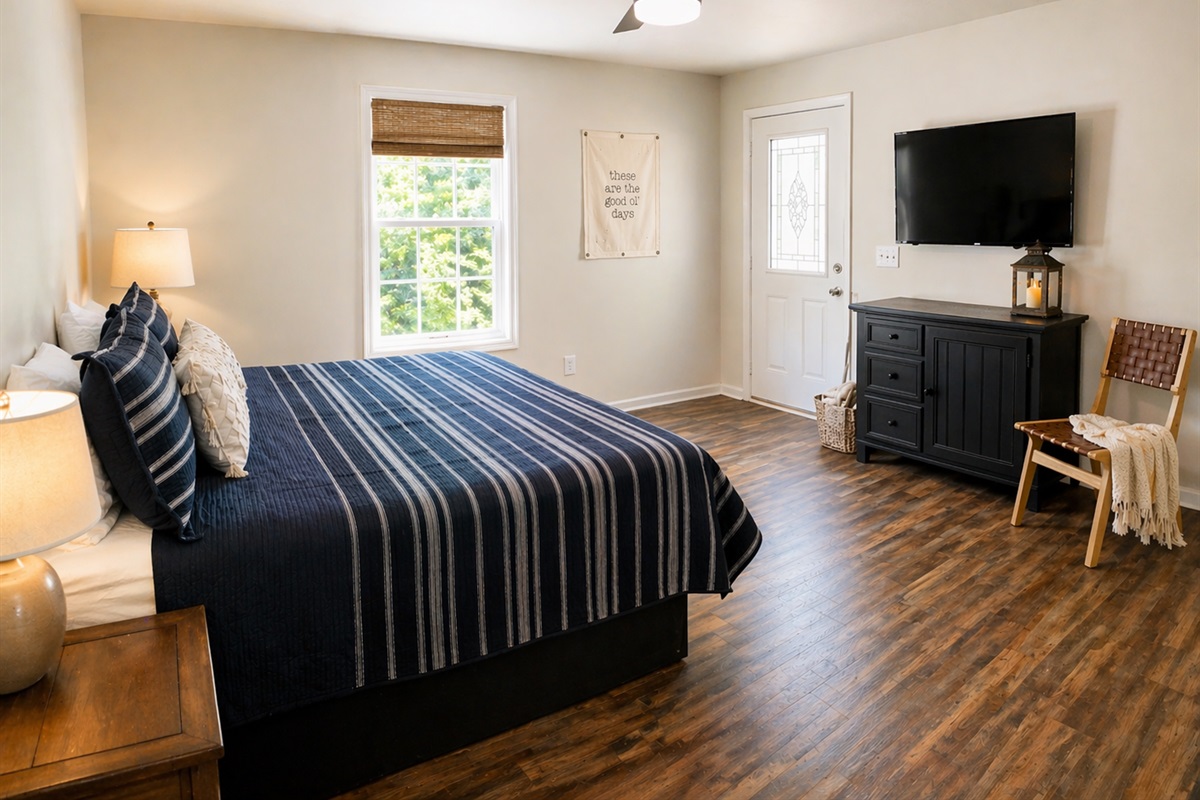 King memory foam bed + ensuite bath = ultimate comfort.
