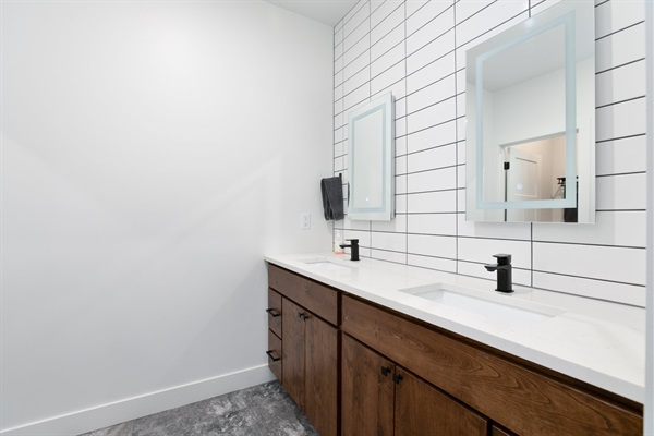 Wing #2 King Bedroom Bathroom